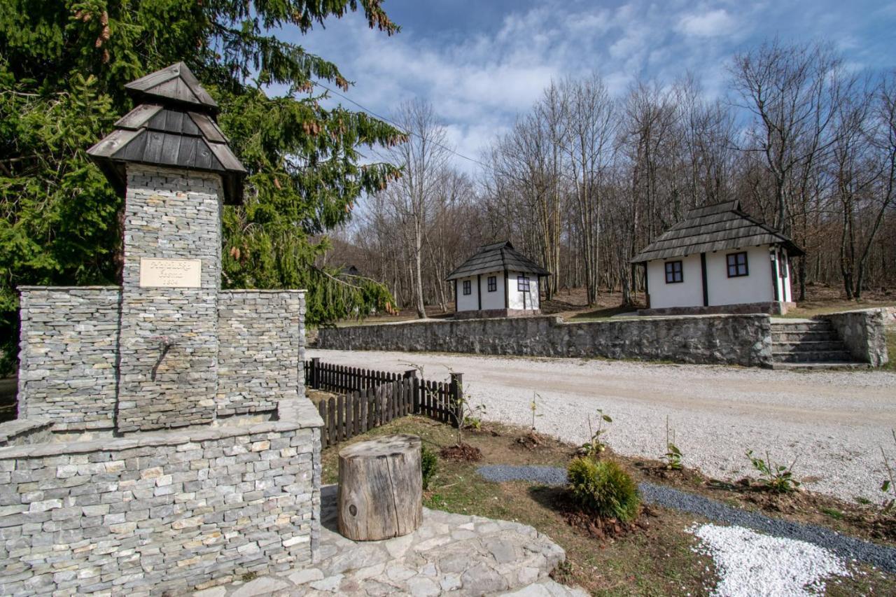 Holiday Park Hajducka Cesma Dubovsko Buitenkant foto