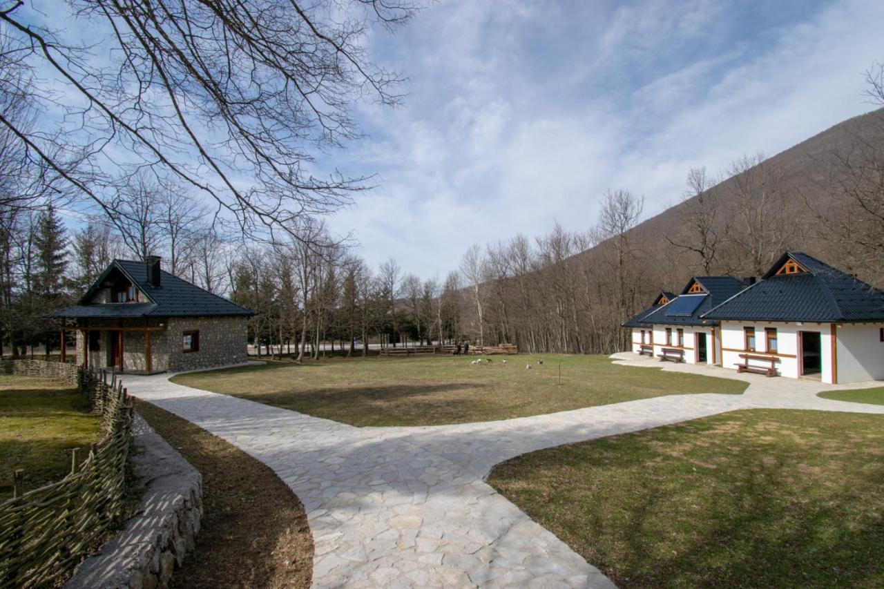 Holiday Park Hajducka Cesma Dubovsko Buitenkant foto