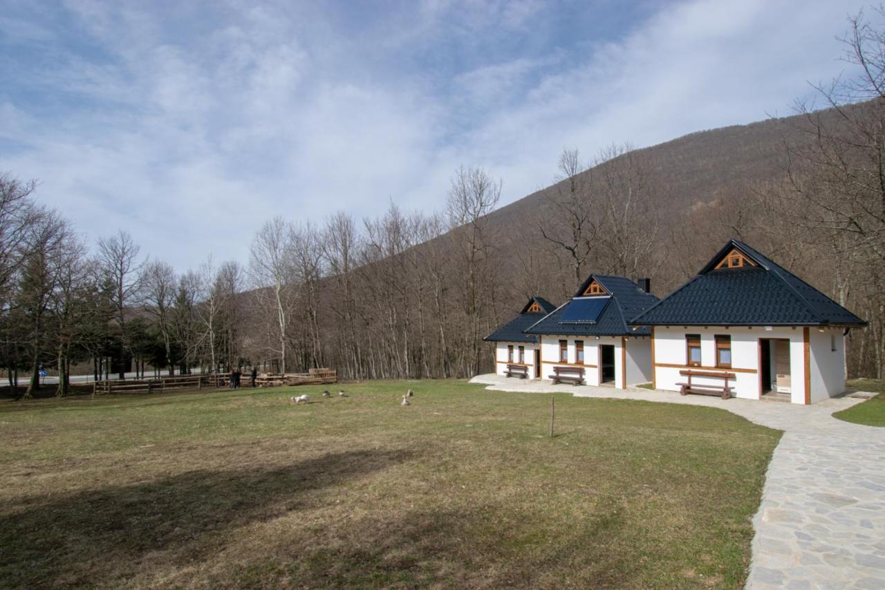 Holiday Park Hajducka Cesma Dubovsko Buitenkant foto