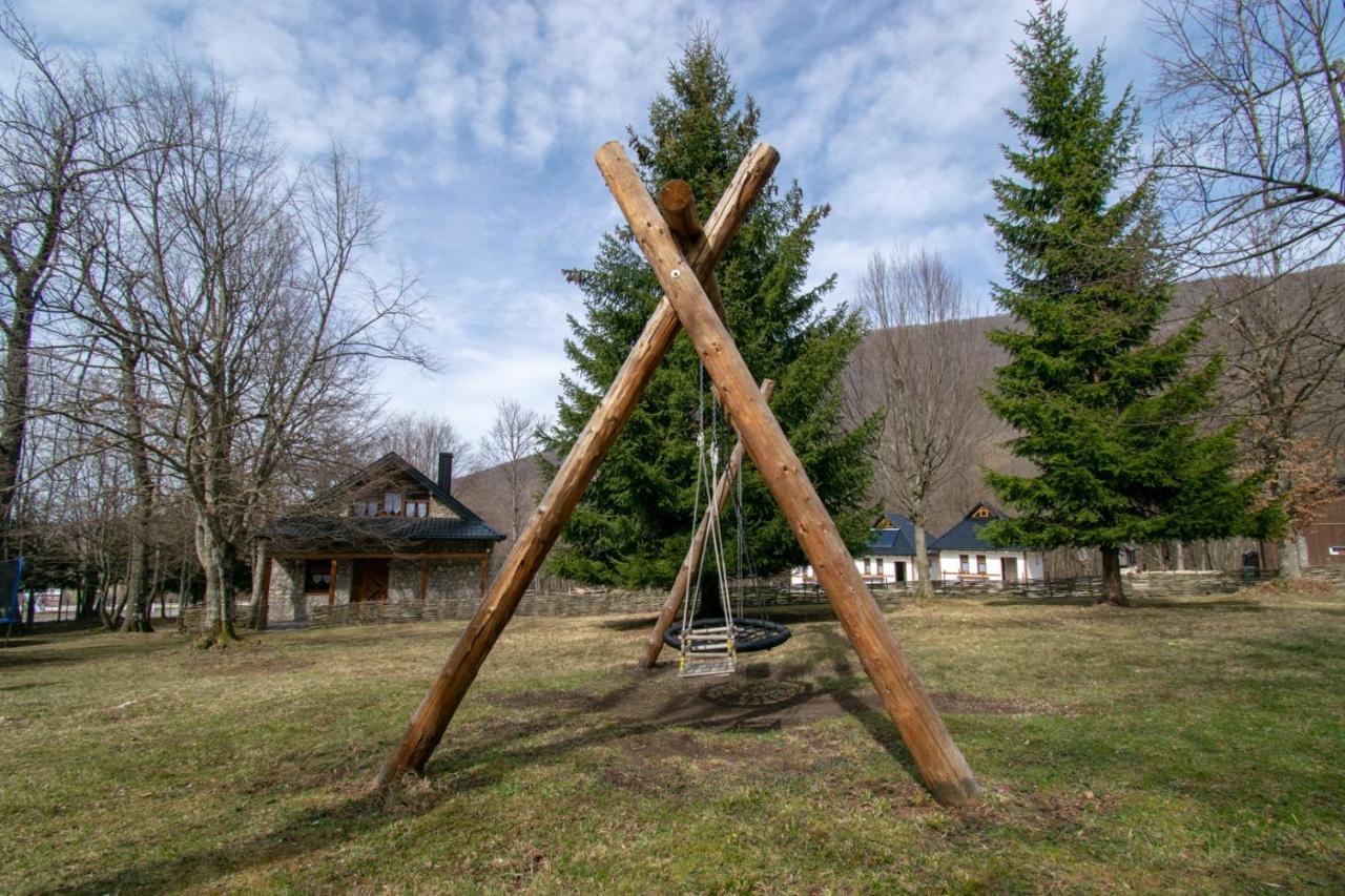 Holiday Park Hajducka Cesma Dubovsko Buitenkant foto
