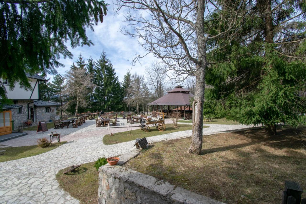 Holiday Park Hajducka Cesma Dubovsko Buitenkant foto