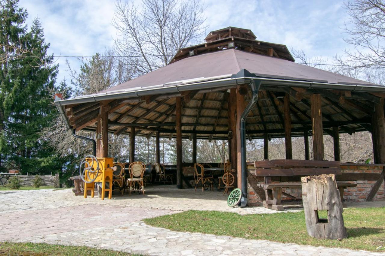 Holiday Park Hajducka Cesma Dubovsko Buitenkant foto