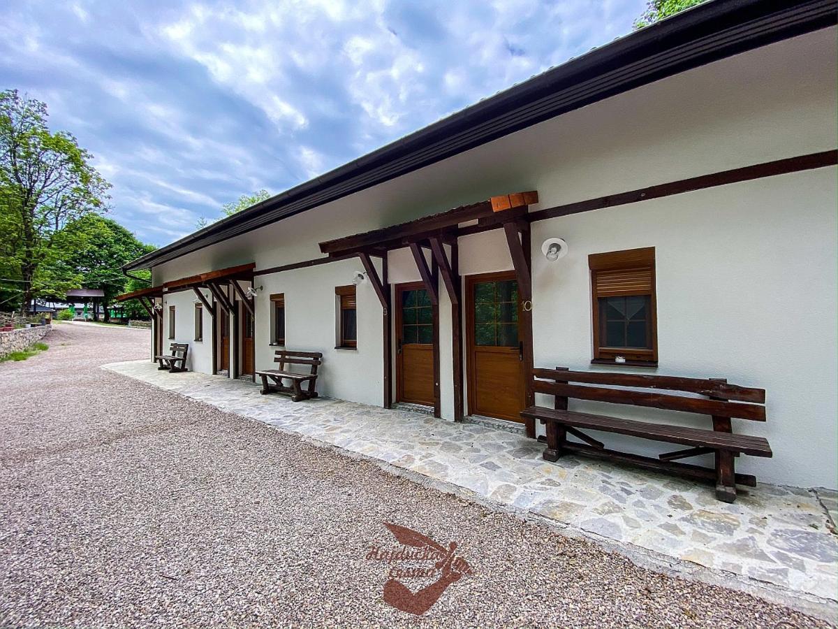 Holiday Park Hajducka Cesma Dubovsko Buitenkant foto